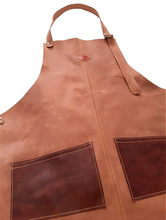 Cargar imagen en el visor de la galería, PECHERA CUERO CAMEL BOLSILLOS BERMELLON