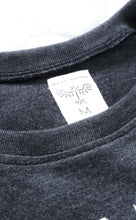 Cargar imagen en el visor de la galería, POLERA MANU AVENTURA