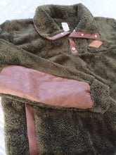 Cargar imagen en el visor de la galería, PULLOVER KODIAK VERDE MUSGO MUJER