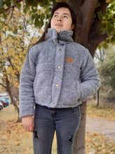 Cargar imagen en el visor de la galería, CHAQUETA PUFFER GREY
