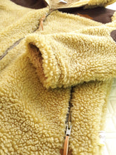 Cargar imagen en el visor de la galería, NANUQ CAMEL
