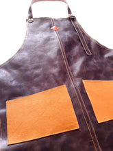 Cargar imagen en el visor de la galería, PECHERA DE CUERO CAFE OSCURO BOLSILLOS CAMEL

