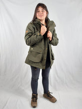 Cargar imagen en el visor de la galería, Parka Impermeable Tábano Mujer
