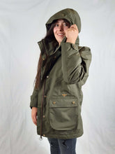 Cargar imagen en el visor de la galería, Parka Impermeable Tábano Mujer
