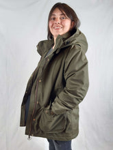 Cargar imagen en el visor de la galería, Parka Impermeable Tábano Mujer
