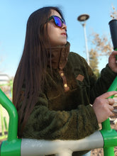 Cargar imagen en el visor de la galería, PULLOVER KODIAK VERDE MUSGO MUJER
