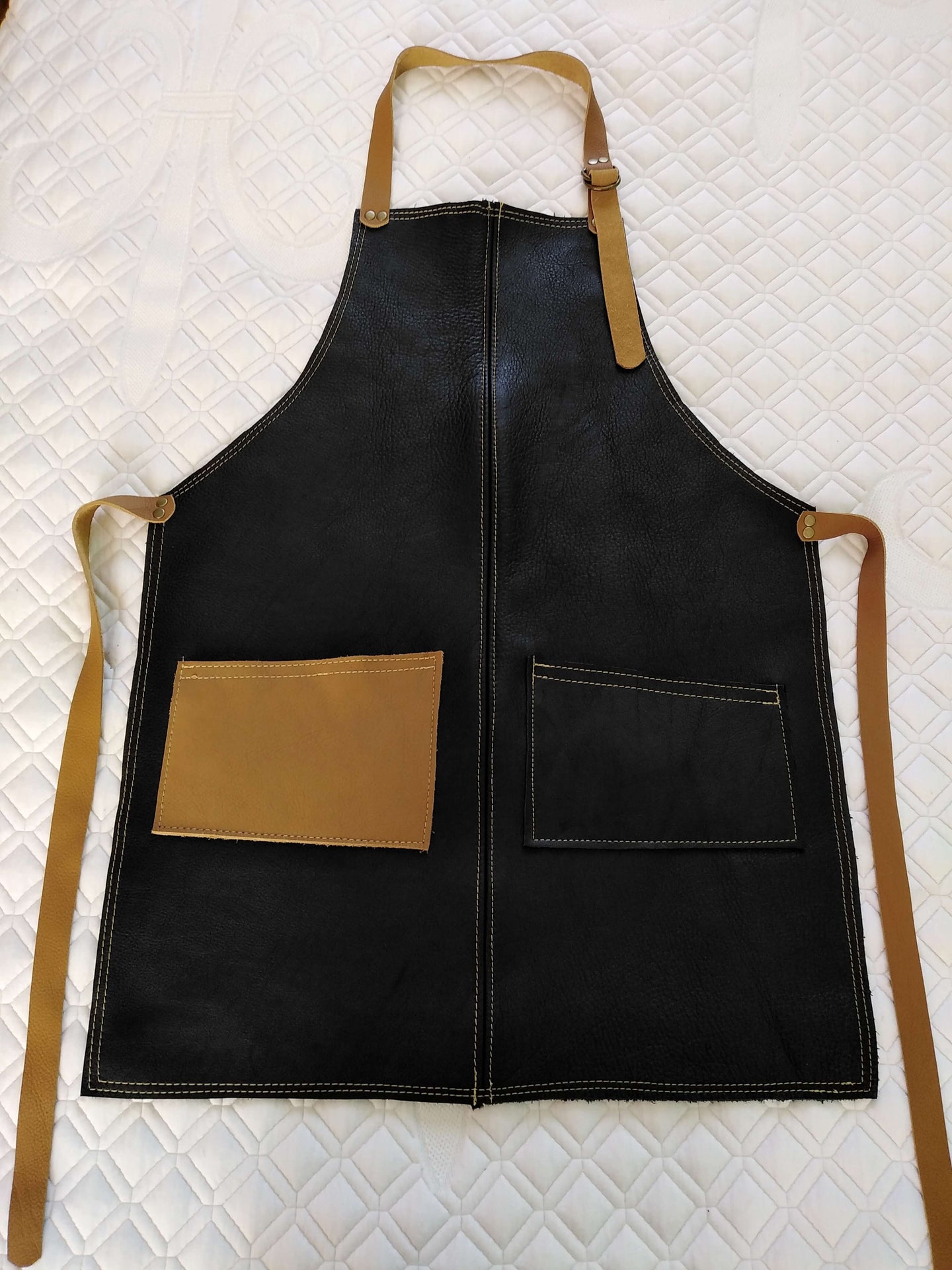 PECHERA DE CUERO NEGRO BOLSILLO MIXTO