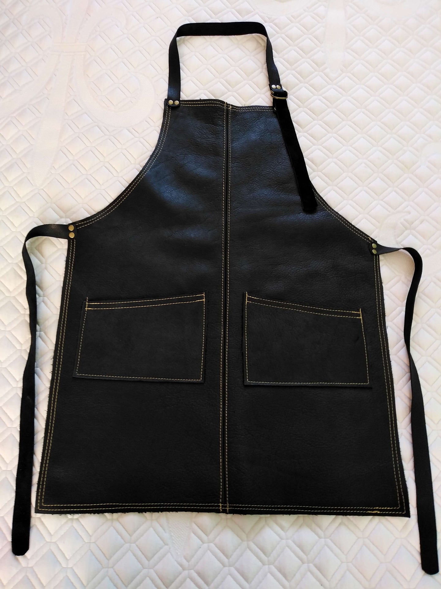PECHERA DE CUERO NEGRO